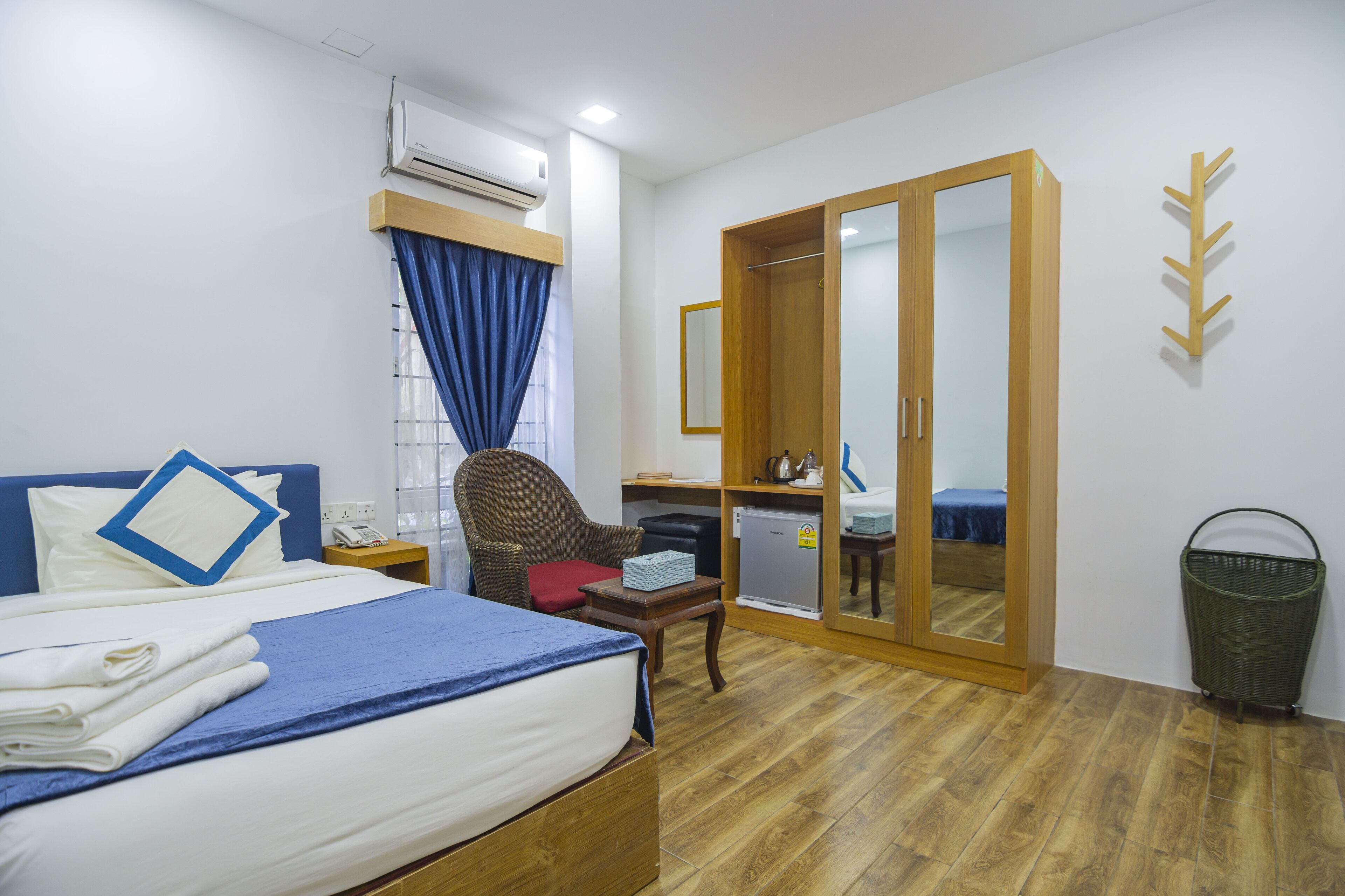 standard single room | 1 bedroom, minibar, desk, blackout curtains