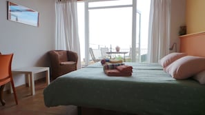 Comfort kamer, balkon, uitzicht op zee | Babybedden (toeslag), extra bedden (toeslag), gratis wifi, beddengoed