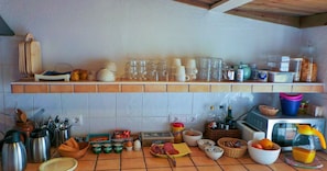 Free daily buffet breakfast - La Roqueta B&B (Tossa de Mar)