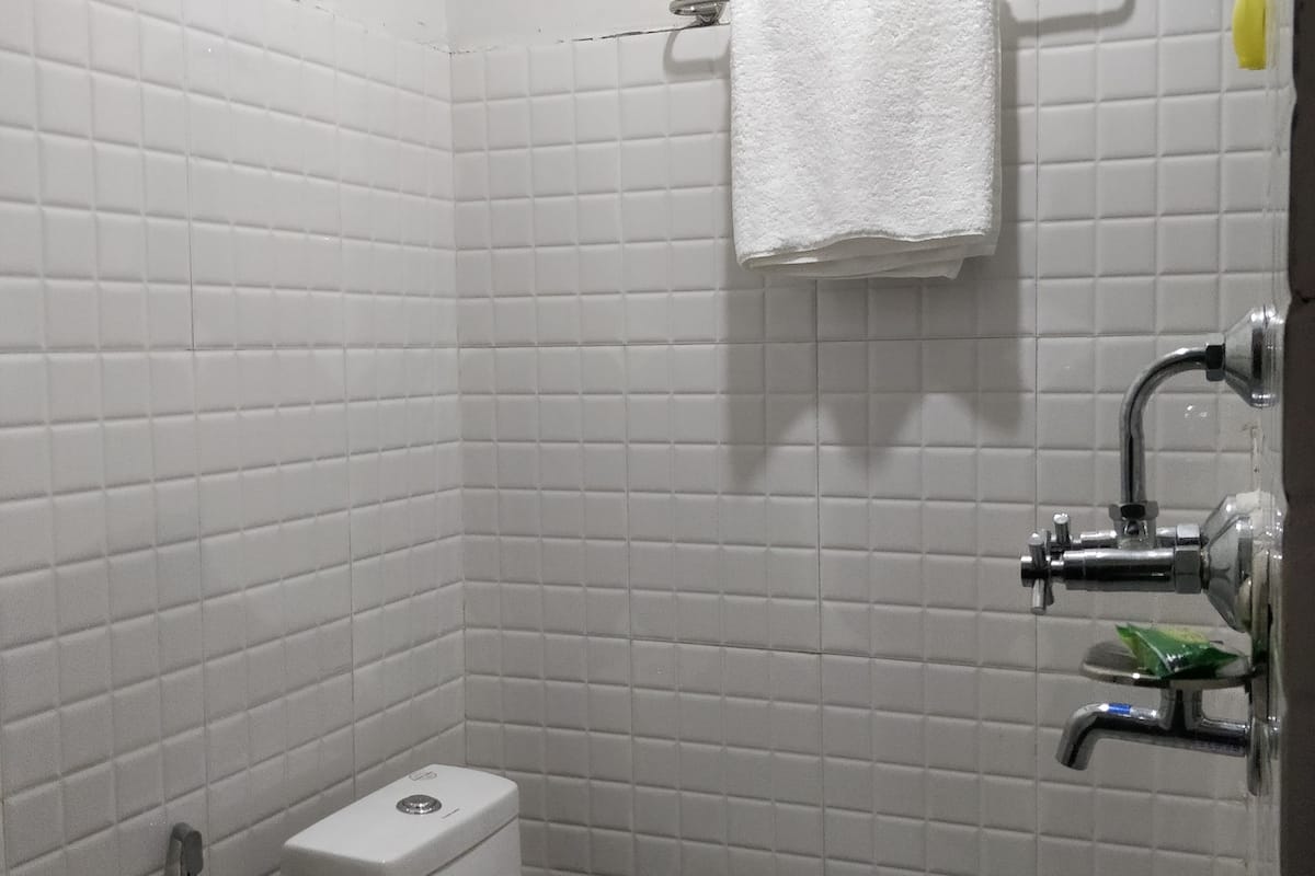 free toiletries, slippers