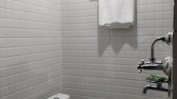 Amenidades de baño gratuitas y pantuflas