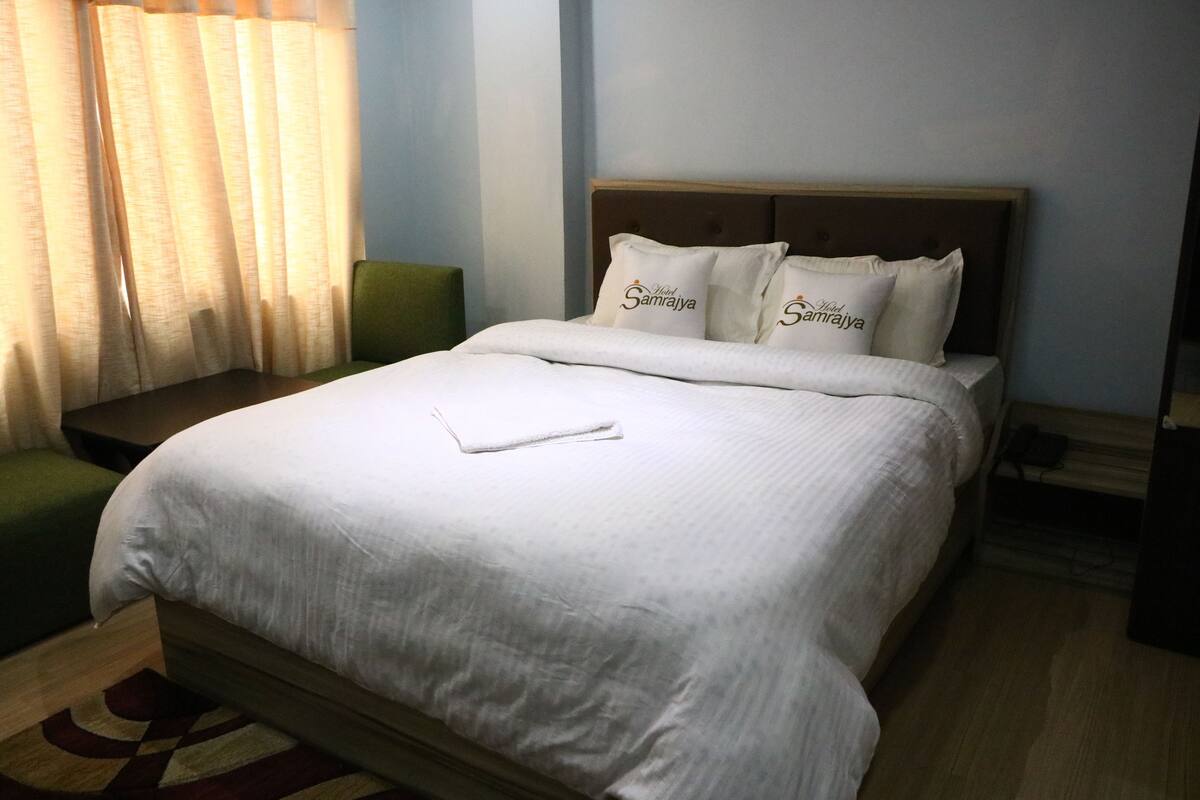 Habitación estándar con 1 cama doble o 2 individuales | Cortinas opacas, tabla de planchar con plancha, wifi gratis