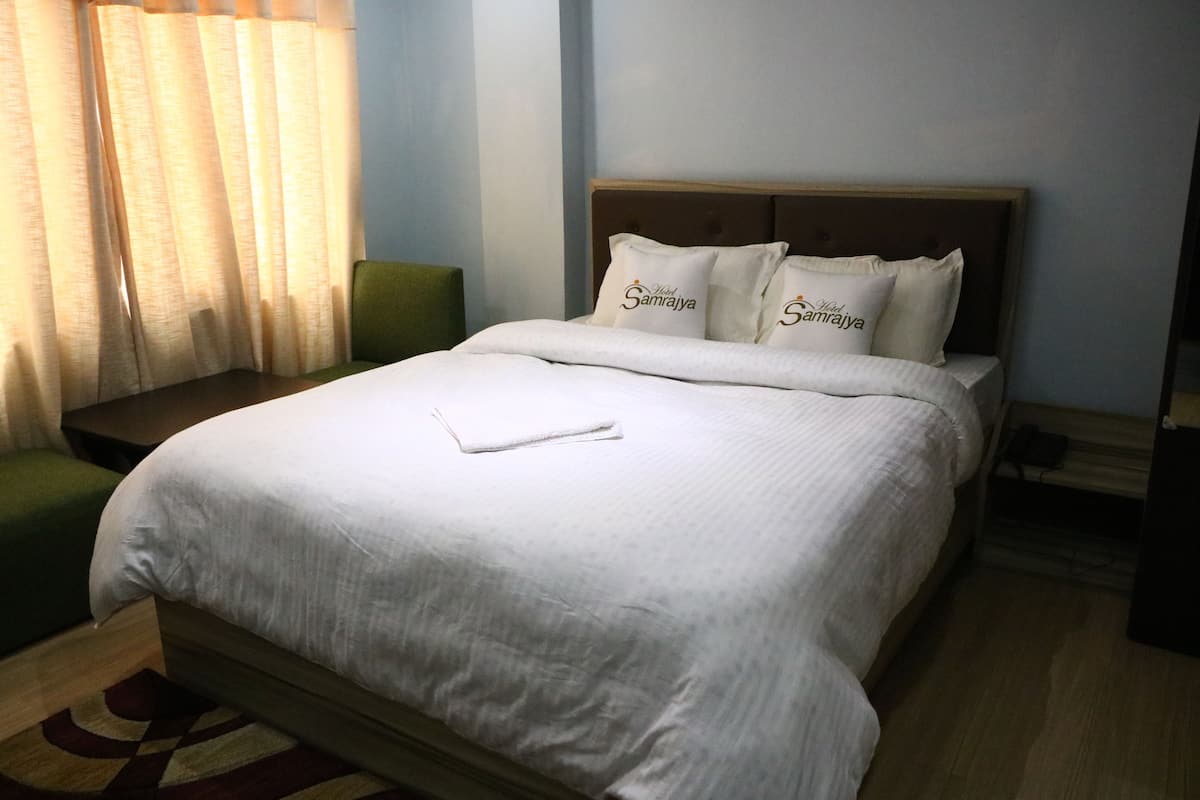 Habitación estándar con 1 cama matrimonial o 2 individuales | Cortinas blackout, tabla de planchar con plancha y wifi gratis