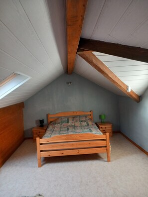 3 bedrooms, free WiFi - rent mountain cottage (VENTRON)