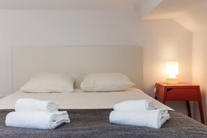 1 habitación, tabla de planchar con plancha, internet y ropa de cama 