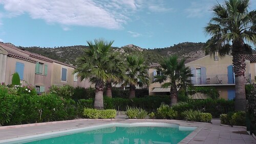 MAISON L'OLIVADE  dans résidence privée  avec pisc