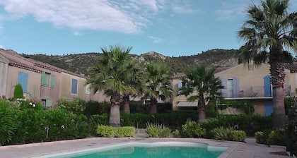 MAISON L'OLIVADE dans résidence privée avec pisc