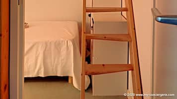 3 bedrooms, iron/ironing board, WiFi (free)