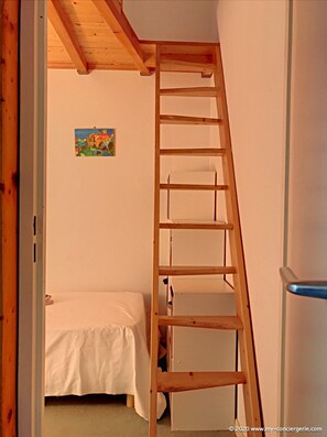 3 bedrooms, iron/ironing board, free WiFi