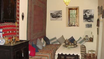 Villa, 3 Bedrooms | Living room | 32-inch LCD TV with cable channels, TV