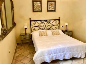 2 bedrooms, WiFi, bed sheets