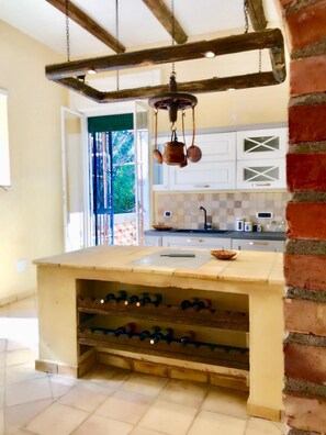 Geladeira, fogão, cooktop, lava-louças