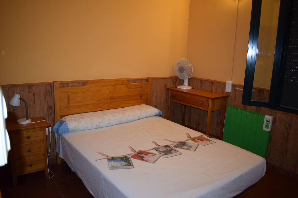 Basic Double Room | Free WiFi, bed sheets