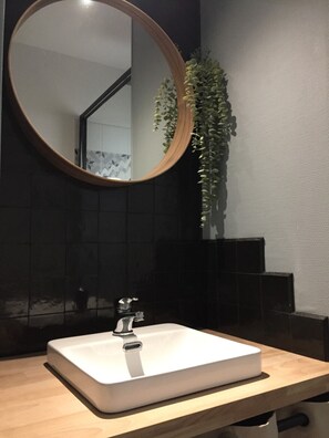 Bathtub