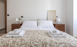 House, 2 Bedrooms | 2 bedrooms, blackout drapes, cribs/infant beds, free WiFi - Comfort House 14 (Roseto degli Abruzzi)