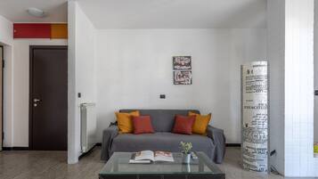 House, 2 Bedrooms | Living area | Flat-screen TV