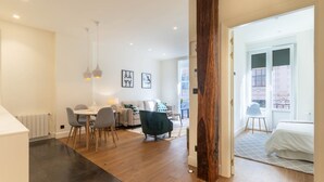 A modern apartment with a dining area, a living room, and a bedroom. - LUXURY GUGGENHEIM FLAT (Bilbao)