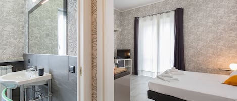 1 bedroom, bed sheets