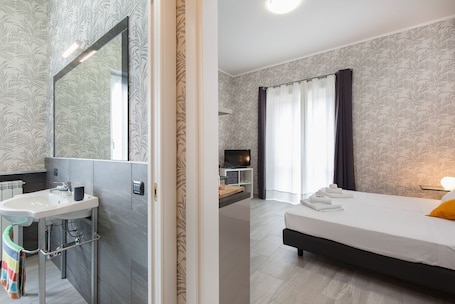 1 bedroom, bed sheets. Studio Rho Fiera R2 Ospedale Galeazzi