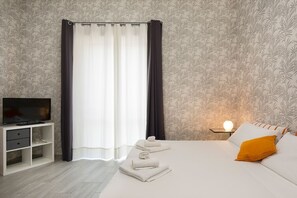 1 bedroom, bed sheets