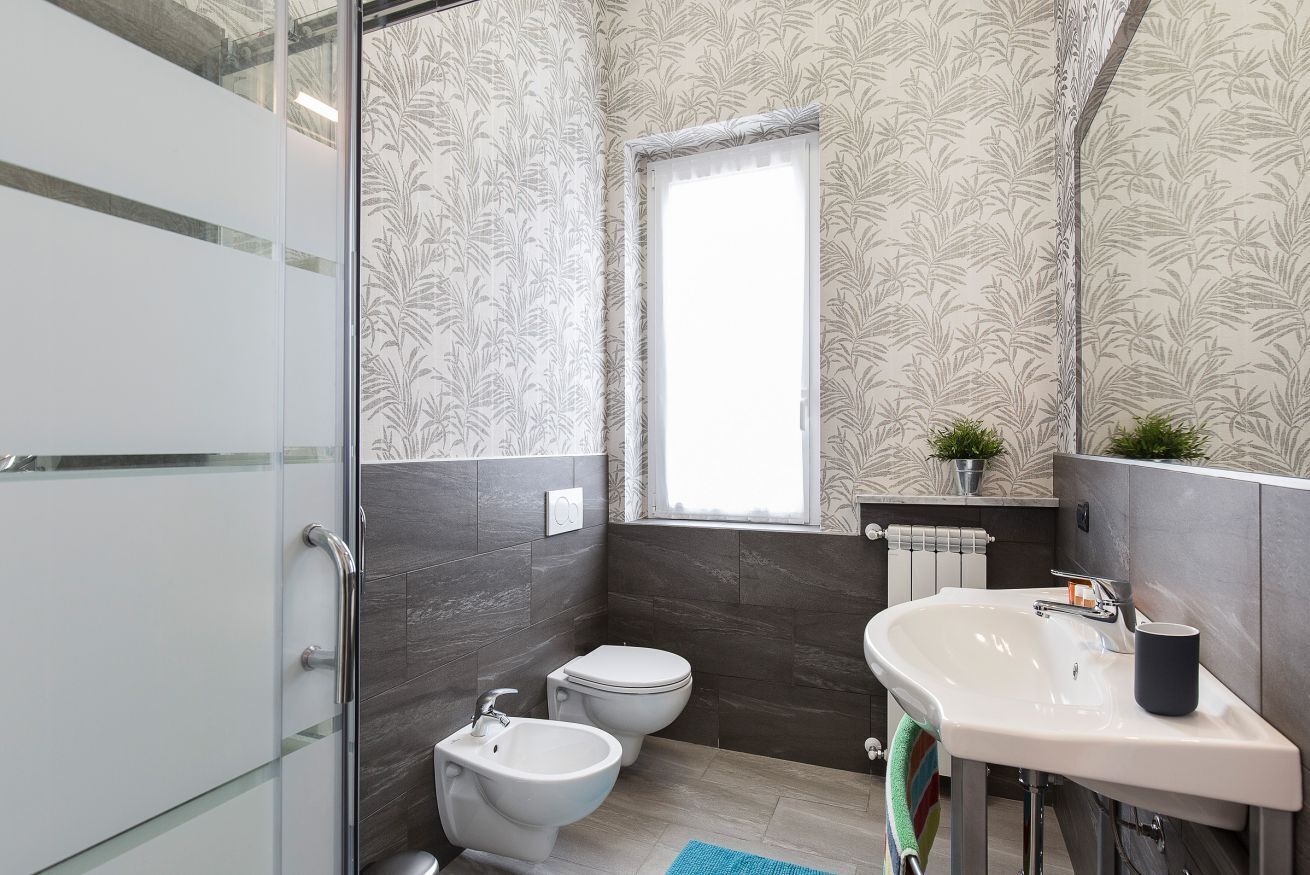 Dusche, Haartrockner, Bidet, Handtücher