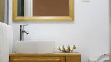 Kamar Standar, 1 Tempat Tidur Double | Kamar mandi | Shower, shower pijat air, dan handuk