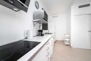 Refrigerador, microondas, parrilla de estufa y lavavajillas 