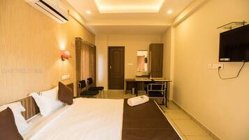 Quarto casal superior, 1 cama Queen, vista para a cidade | 1 quarto, individualmente decorados, individualmente mobiliados