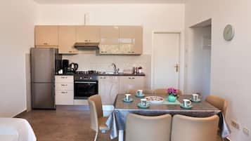 Apartment, 2 Schlafzimmer, Terrasse, Meerblick | Eigene Küche