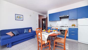 Apartment, Balkon, Meerblick | Eigene Küche