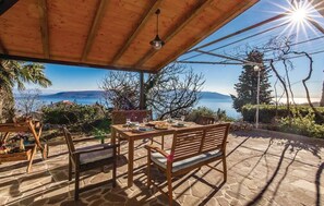 House, 2 Bedrooms | Terrace/patio