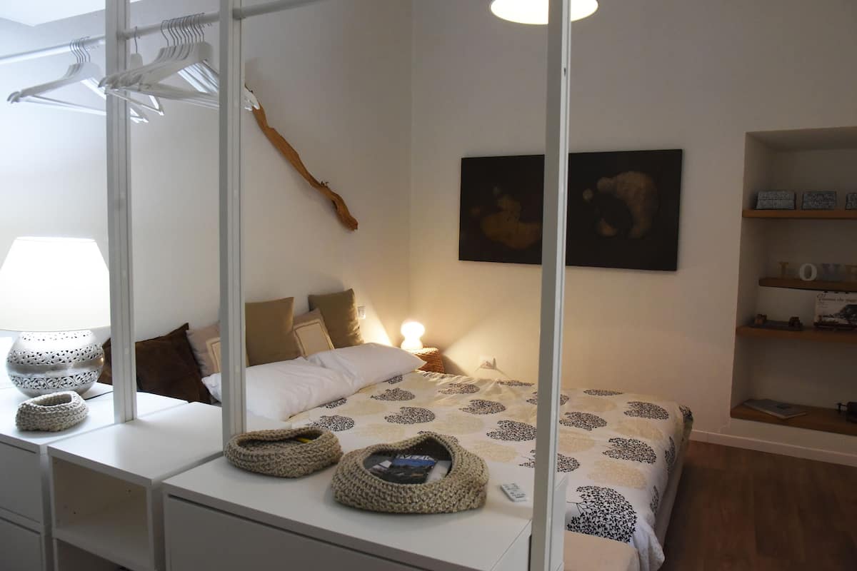 Apartamento exclusivo, 1 cama doble, no fumadores, en edificio anexo | Ropa de cama de alta calidad, cortinas opacas, camas supletorias