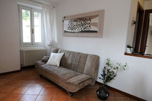 Panoramic Apartment, 1 Bedroom, Balcony, Lake View | Living area - Casa San Giorgio (Varenna)