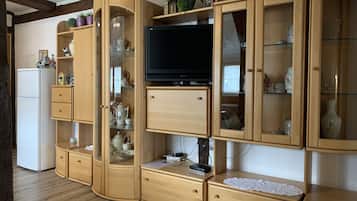 Basic-Apartment, 1 Schlafzimmer (Nr. 4) | Wohnbereich | Flachbildfernseher