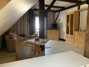 Basic Condo, 1 Bedroom (Nr. 3) | Living area | Flat-screen TV - Schwarzwaldhaus Angelhof (Lenzkirch)