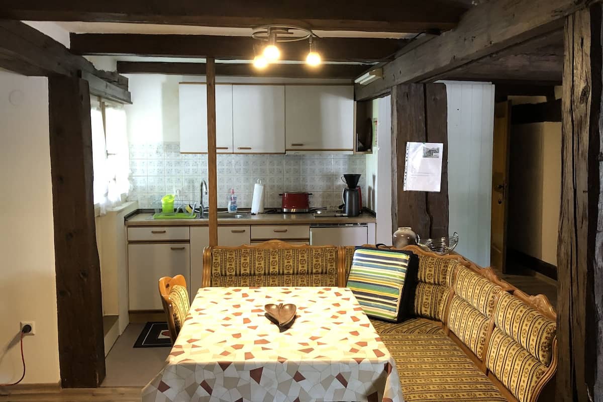 basic studio suite (nr. 2) | in-room dining