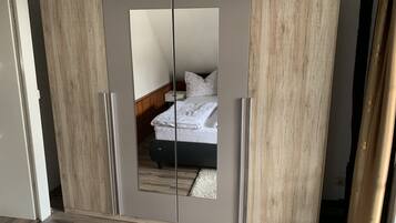 Basic-Apartment, 1 Schlafzimmer (Nr. 4) | Hochwertige Bettwaren, Betten mit Memory-Foam-Matratzen