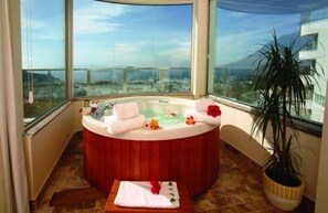 Grand Suite | In-room safe, free WiFi, bed sheets
