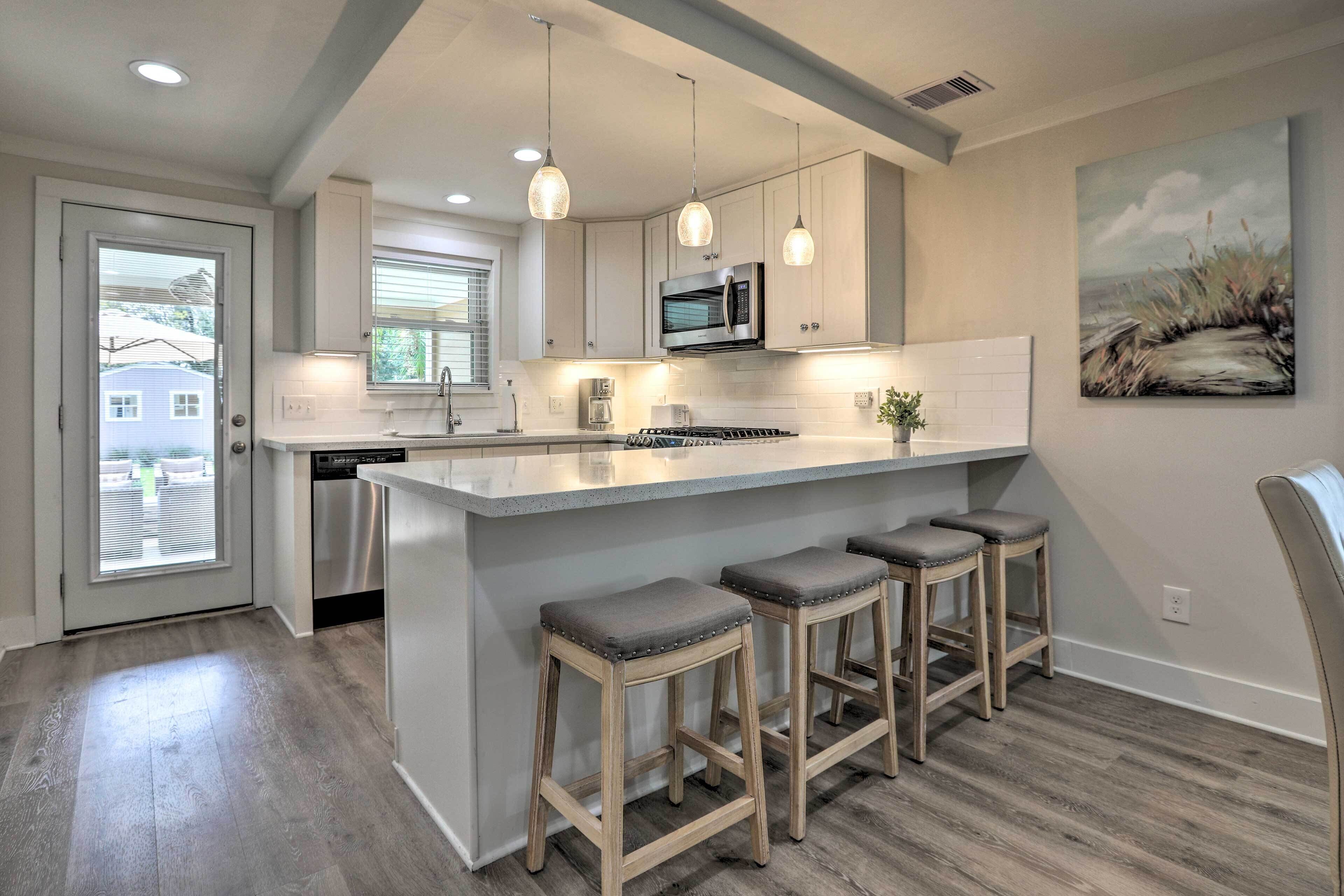 Fridge, microwave, stovetop, dishwasher