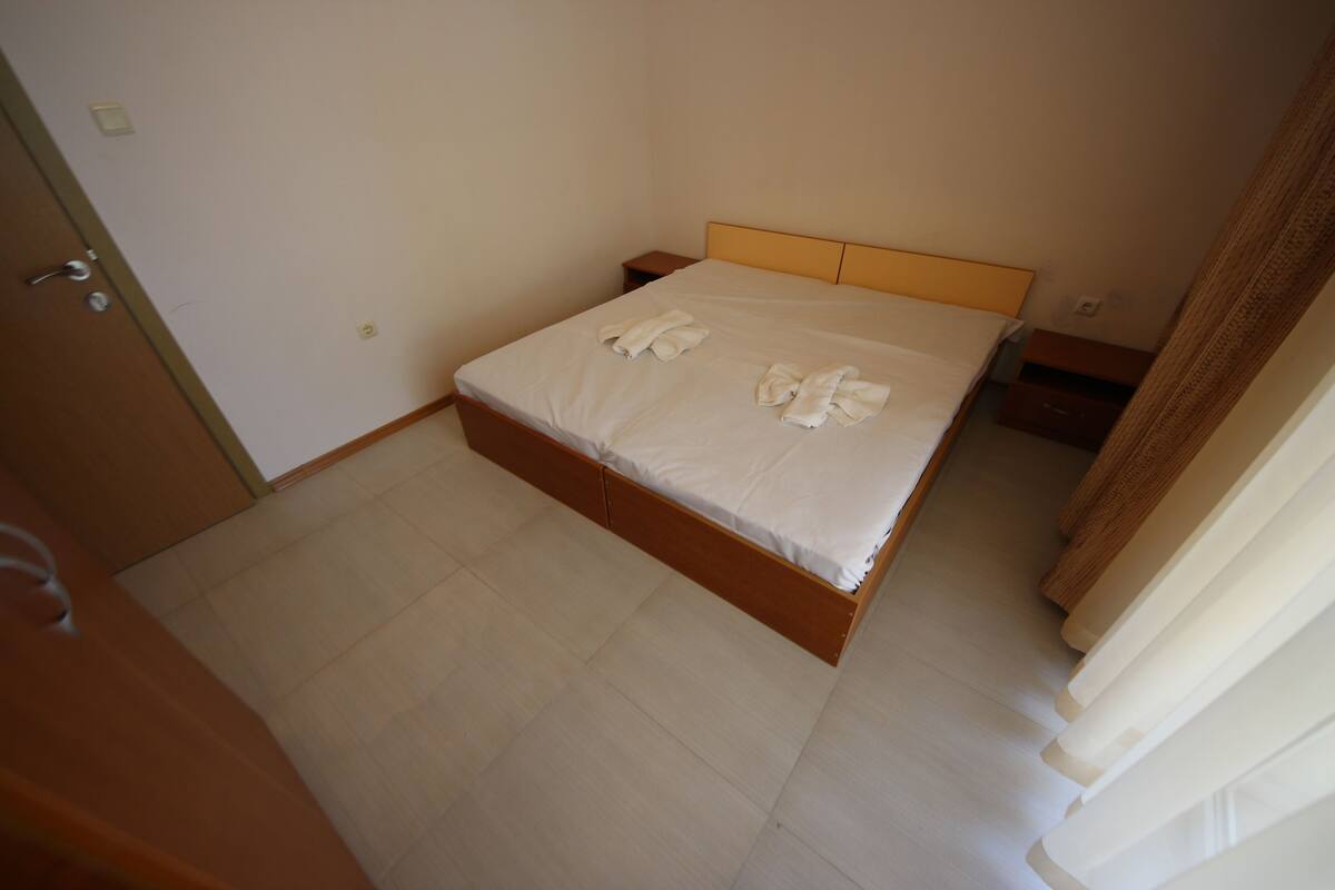 Deluxe appartement, uitzicht op zwembad | 2 slaapkamers, wifi (toeslag), beddengoed