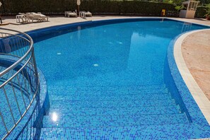 Seasonal outdoor pool, sun loungers - Efir 2 - Menada Apartments (Sunny Beach)