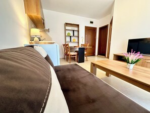 Appartement classique, 1 chambre, vue sur le parc | 1 chambre, accès au Wi-Fi (inclus), literie fournie