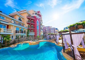 Seasonal outdoor pool - Menada Apartments in Messembria Resort (Sunny Beach)