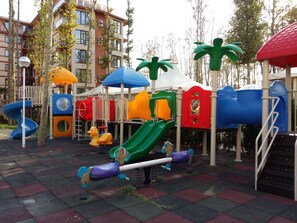 室外兒童遊樂區