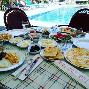 Free daily full breakfast