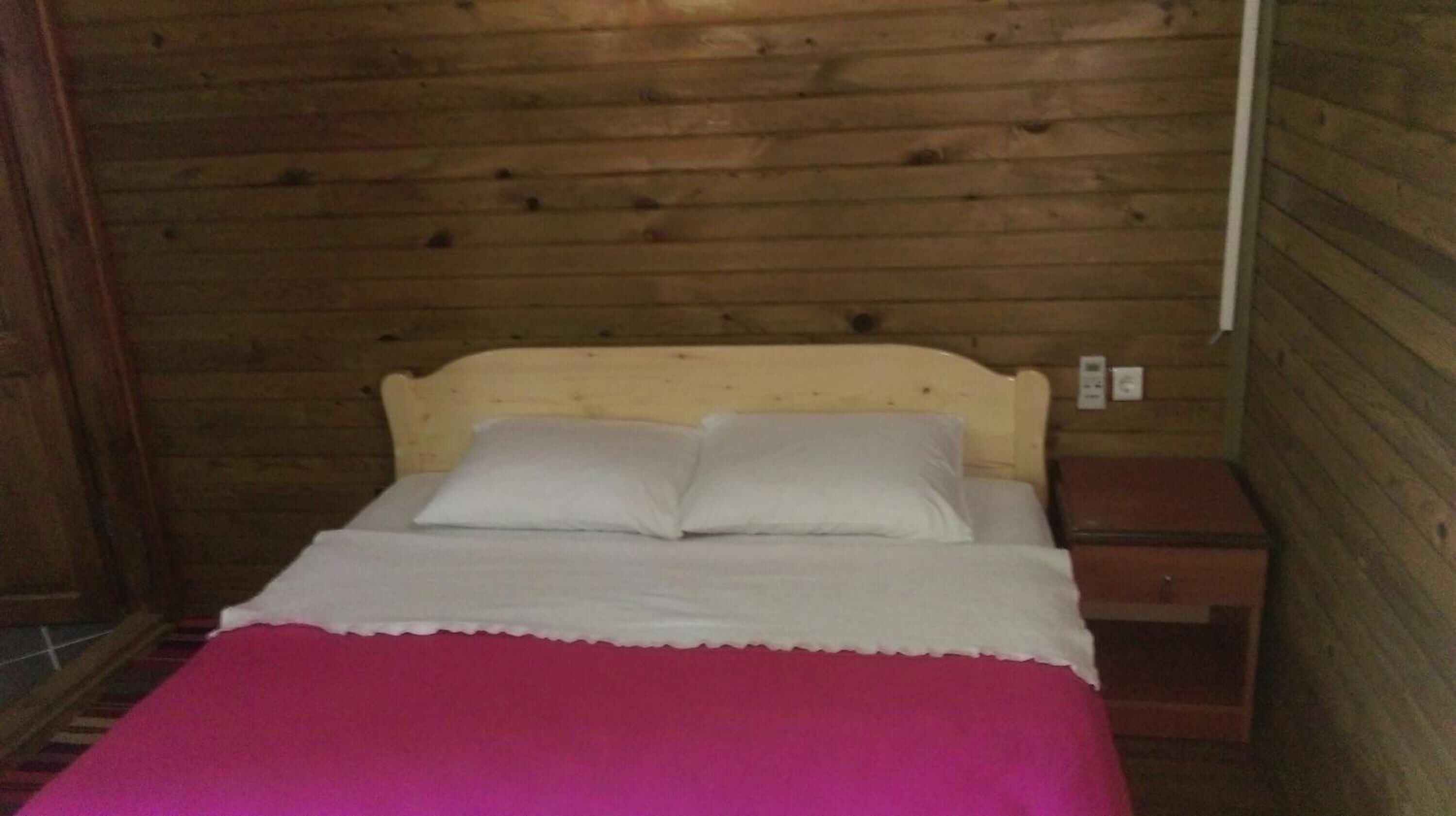 minibar, free wifi, bed sheets