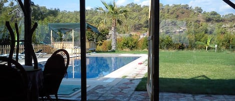 Outdoor pool, pool umbrellas, sun loungers