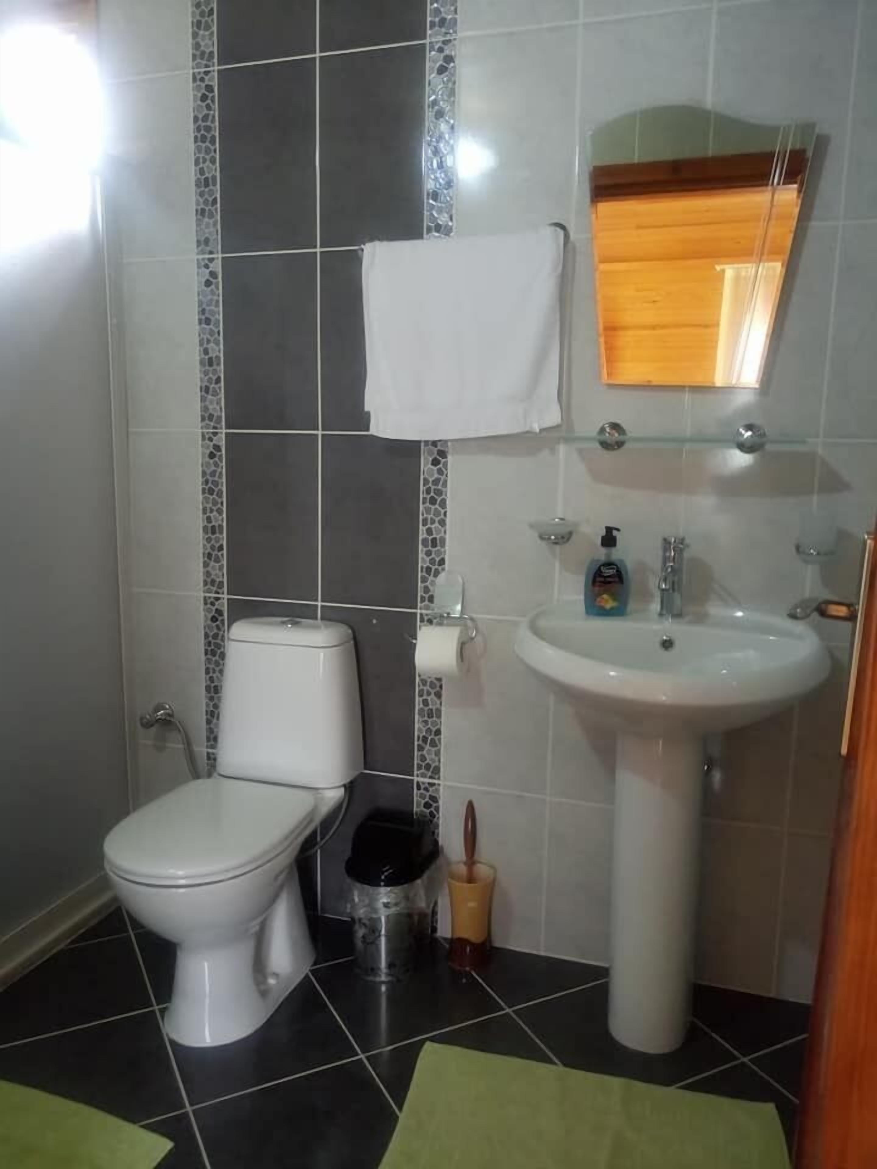 bungalow, 1 bedroom | bathroom | shower, hair dryer, towels
