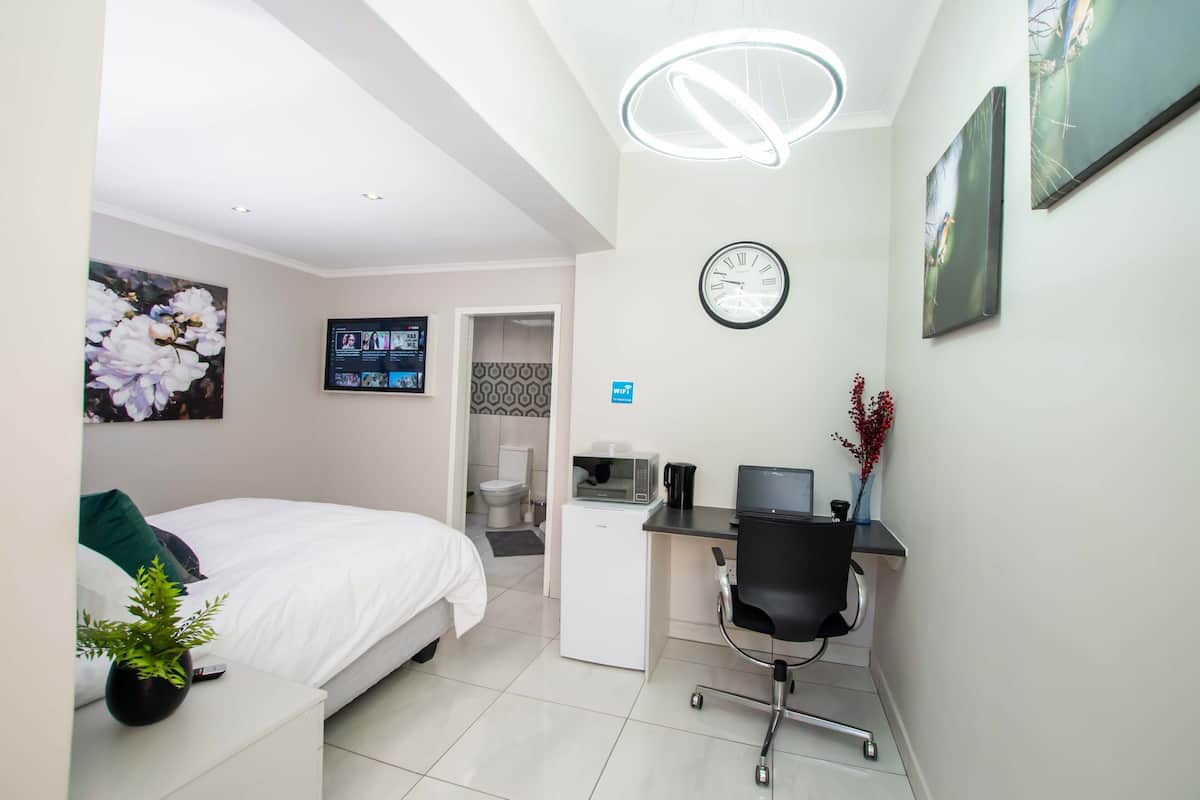 Premier studio, 1 queensize bed | 1 slaapkamer, geluiddichte muren, een strijkplank/strijkijzer