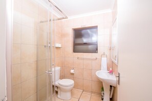 Standard-Apartment | Badezimmer